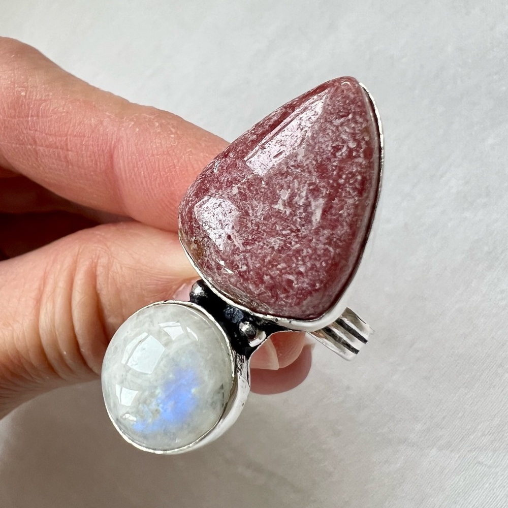 925 Rainbow Flash Moonstone + Rhodonite Love Ring 7